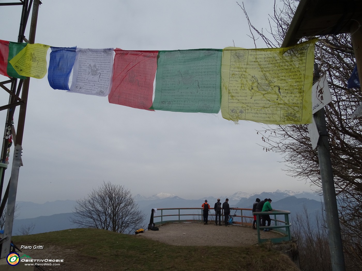 47 Vista verso le cime orobiche.JPG